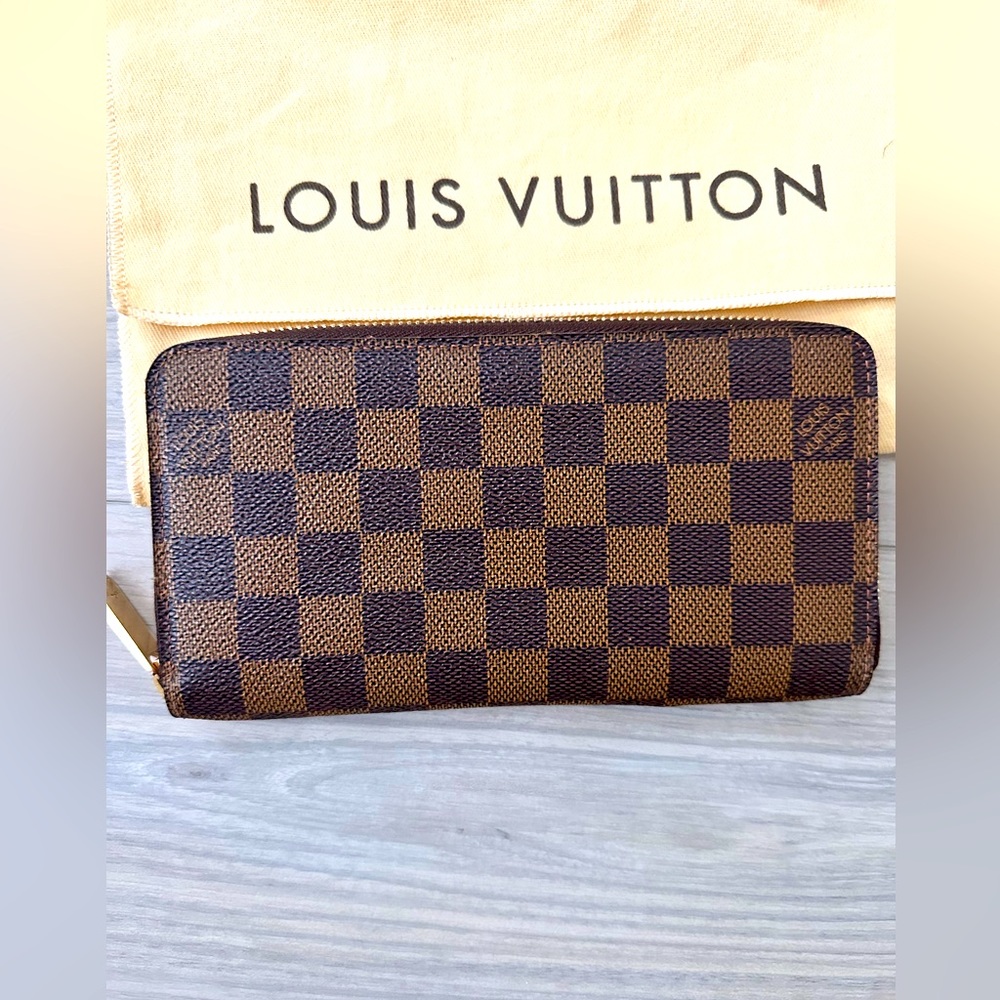 Louis Vuitton Zippy Wallet Damier Ebene